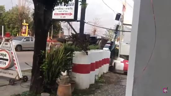 2 กระบะชนกัน 2 กระบะชนกัน