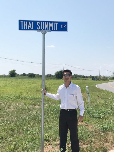 ธนาธร จึงรุ่งเรืองกิจ ธนาธร จึงรุ่งเรืองกิจ