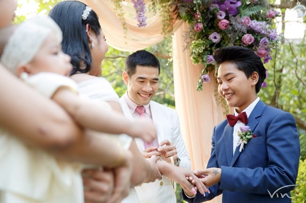 วู้ดดี้ จัดเซอร์ไพรส์งานแต่งให้คู่รักทอมกะเทย วู้ดดี้ จัดเซอร์ไพรส์งานแต่งให้คู่รักทอมกะเทย