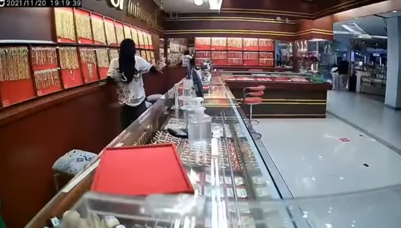 โจรปล้นร้านทอง โจรปล้นร้านทอง