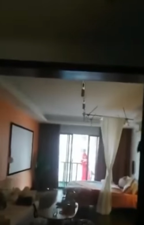 สาวชุดแดงตกคอนโด สาวชุดแดงตกคอนโด