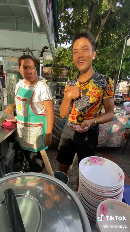 นักท่องเที่ยวแกล้งเงินไม่พอ นักท่องเที่ยวแกล้งเงินไม่พอ