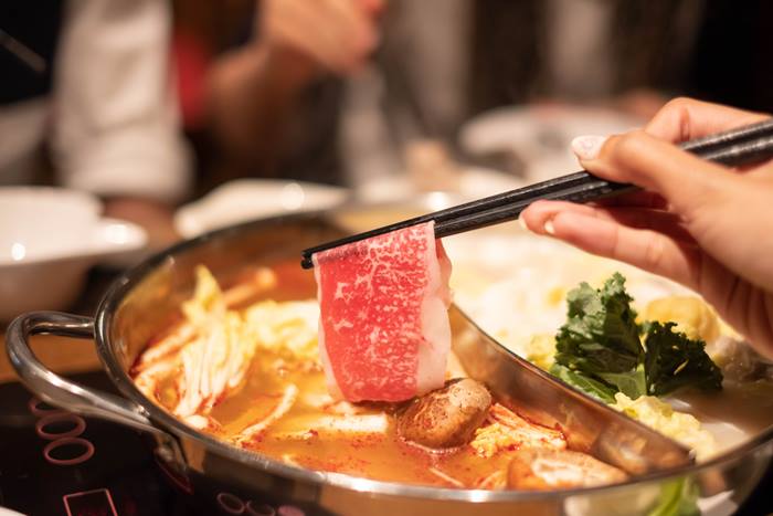 อดีตเด็กเสิร์ฟ แฉมุมมืดร้านหม้อไฟ อดีตเด็กเสิร์ฟ แฉมุมมืดร้านหม้อไฟ