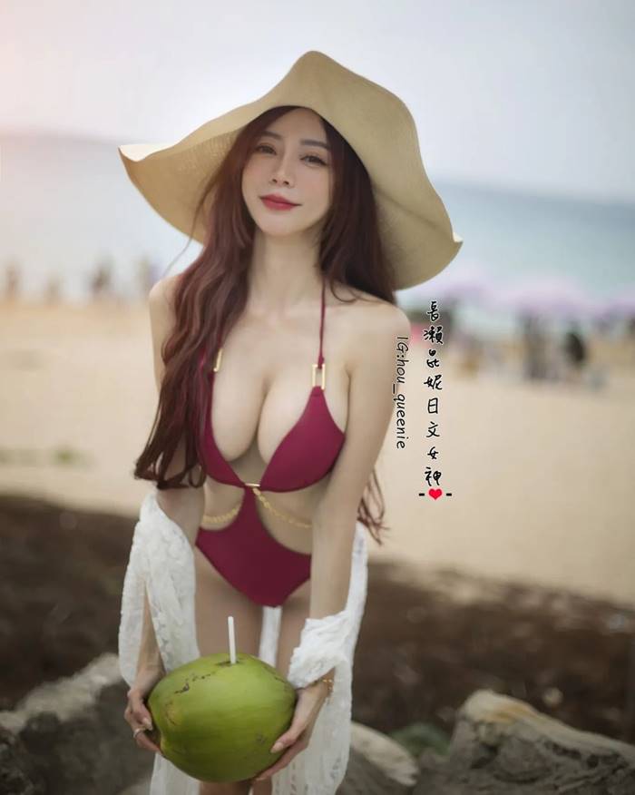 สาวเซ็กซี่ ขึ้นรถไฟฟ้า คนแน่น