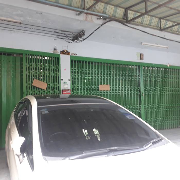 จอดรถขวางหน้าบ้าน จอดรถขวางหน้าบ้าน