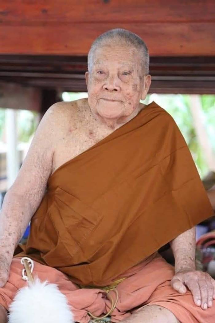 หลวงปู่แสง หลวงปู่แสง