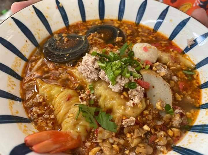 ร้านก๋วยเตี๋ยวดัง VS ลูกค้า ร้านก๋วยเตี๋ยวดัง VS ลูกค้า