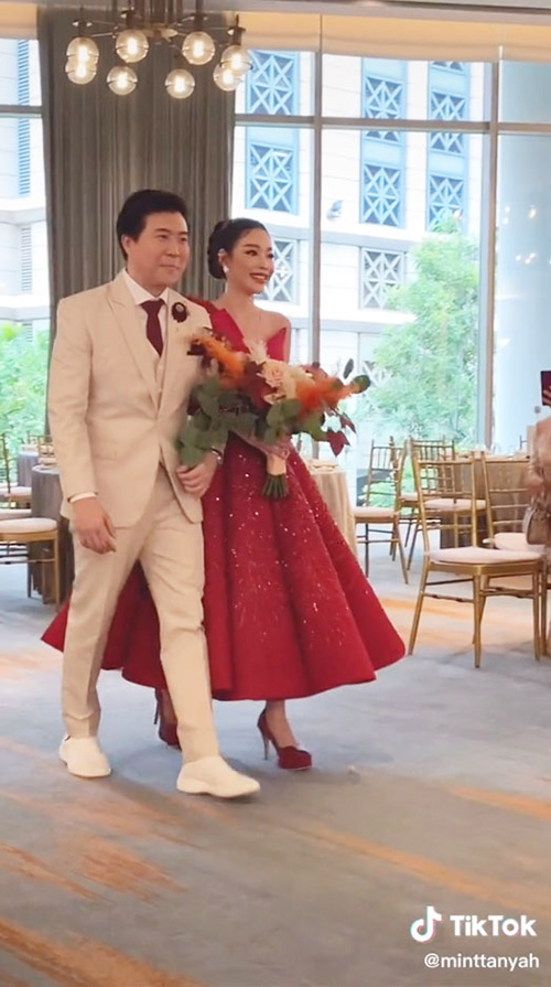 งานแต่งสุดปัง สินสอดเป็นกระเป๋า Hermes งานแต่งสุดปัง สินสอดเป็นกระเป๋า Hermes