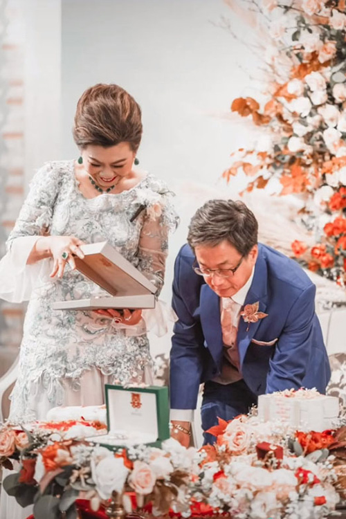 งานแต่งสุดปัง สินสอดเป็นกระเป๋า Hermes งานแต่งสุดปัง สินสอดเป็นกระเป๋า Hermes