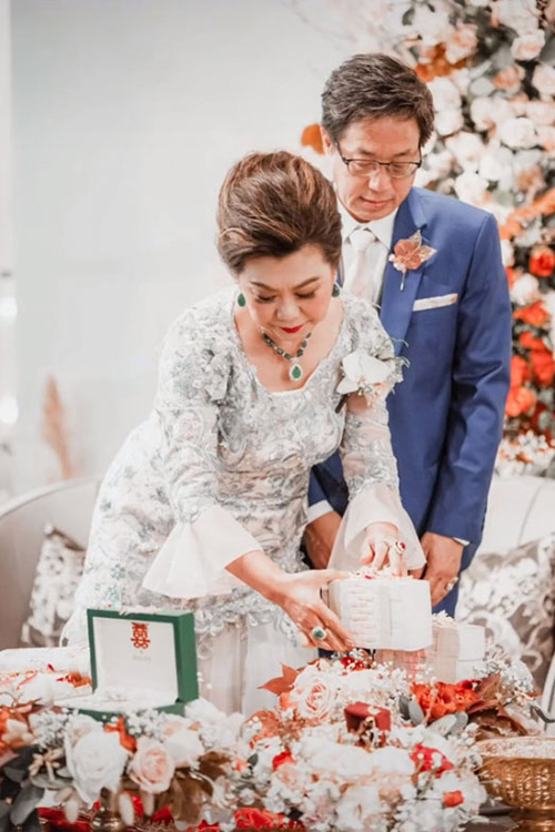 งานแต่งสุดปัง สินสอดเป็นกระเป๋า Hermes งานแต่งสุดปัง สินสอดเป็นกระเป๋า Hermes