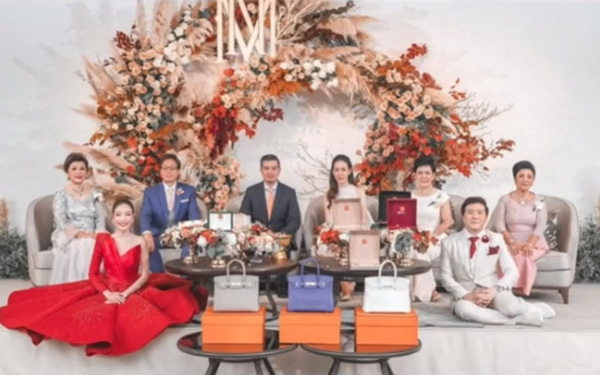 งานแต่งสุดปัง สินสอดเป็นกระเป๋า Hermes งานแต่งสุดปัง สินสอดเป็นกระเป๋า Hermes
