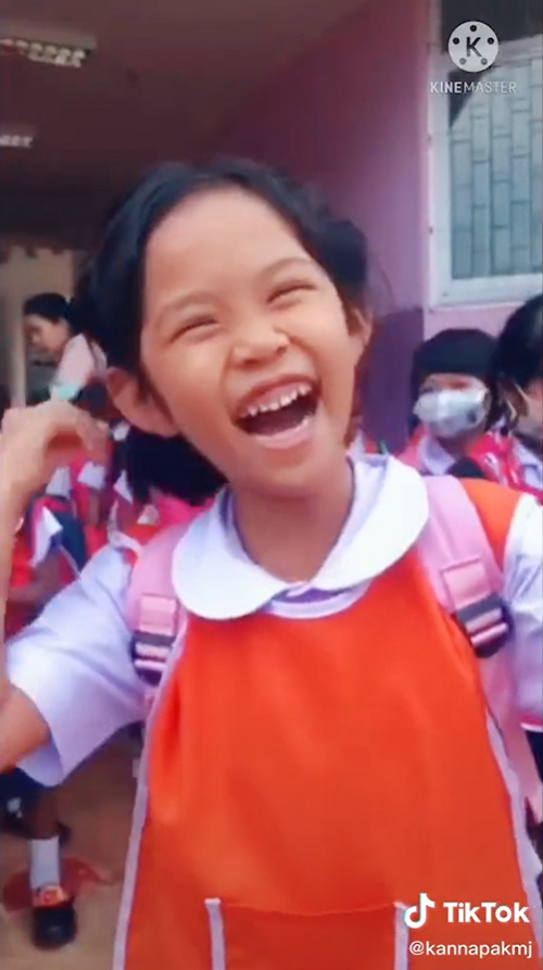 หนูน้อย 5 ขวบ พูดอังกฤษไฟแลบ หนูน้อย 5 ขวบ พูดอังกฤษไฟแลบ