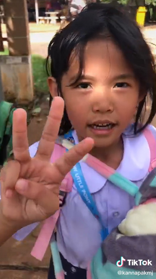 หนูน้อย 5 ขวบ พูดอังกฤษไฟแลบ หนูน้อย 5 ขวบ พูดอังกฤษไฟแลบ
