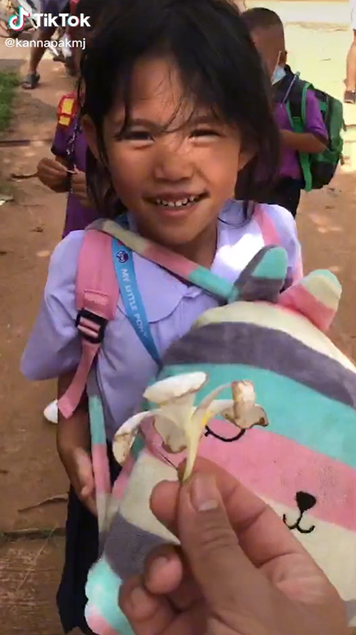 หนูน้อย 5 ขวบ พูดอังกฤษไฟแลบ หนูน้อย 5 ขวบ พูดอังกฤษไฟแลบ