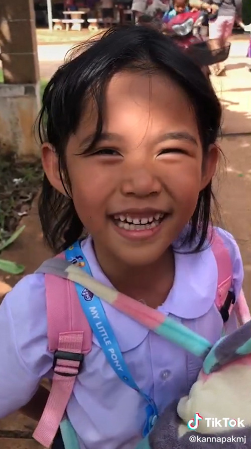 หนูน้อย 5 ขวบ พูดอังกฤษไฟแลบ หนูน้อย 5 ขวบ พูดอังกฤษไฟแลบ