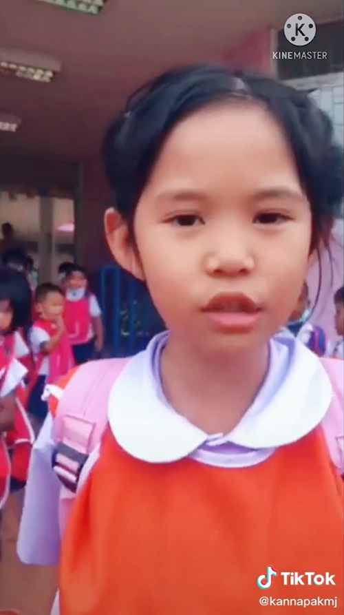 หนูน้อย 5 ขวบ พูดอังกฤษไฟแลบ หนูน้อย 5 ขวบ พูดอังกฤษไฟแลบ