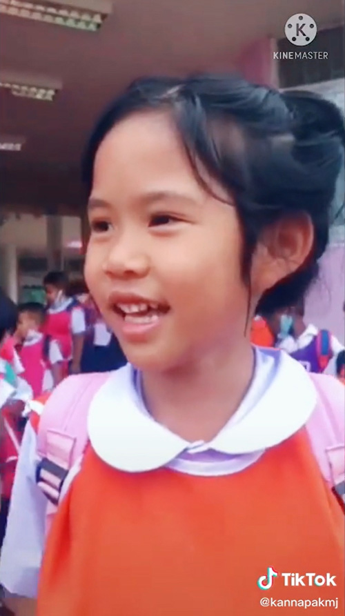 หนูน้อย 5 ขวบ พูดอังกฤษไฟแลบ หนูน้อย 5 ขวบ พูดอังกฤษไฟแลบ