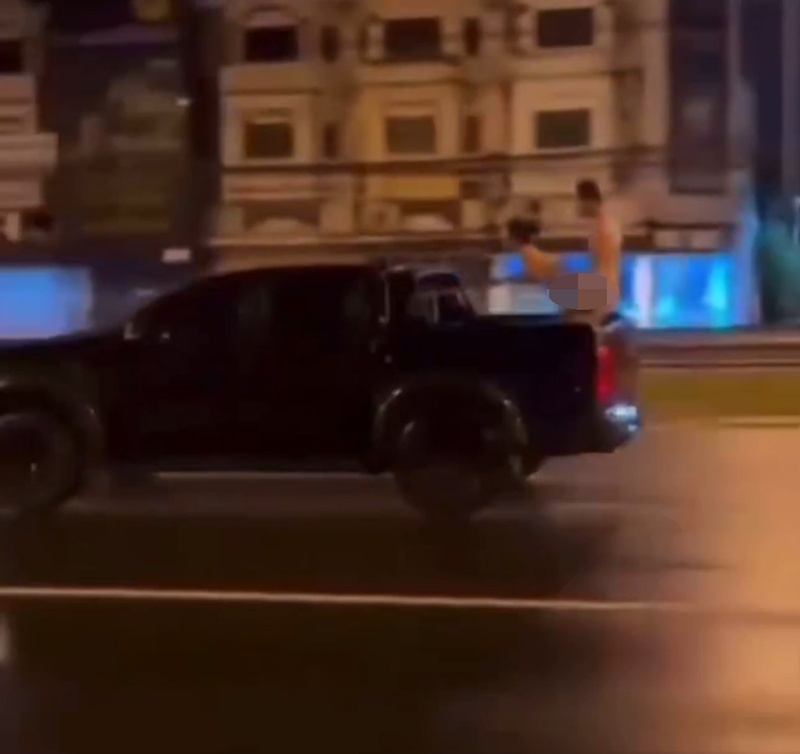 ต่างชาติเล่นเซ็กส์ท้ายกระบะ