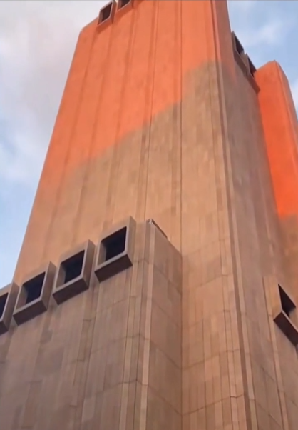 ตึกสูง 29 ชั้น แต่ไม่มีหน้าต่าง ตึกสูง 29 ชั้น แต่ไม่มีหน้าต่าง