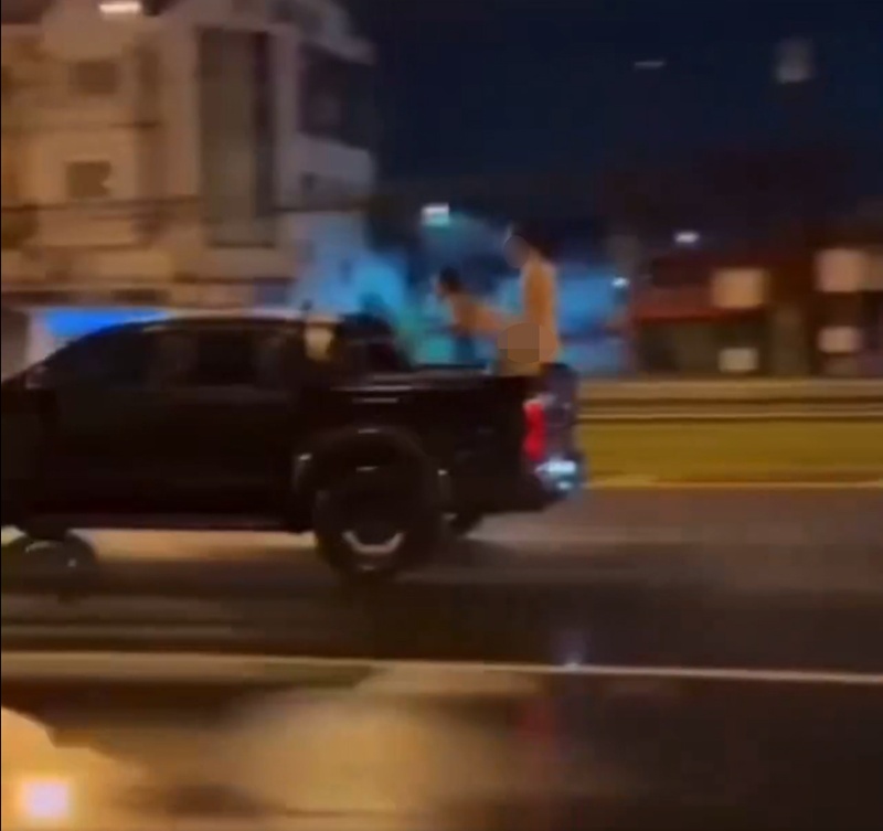 ต่างชาติเล่นเซ็กส์ท้ายกระบะ