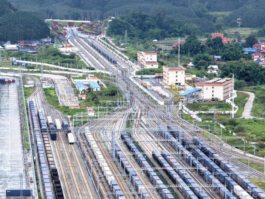 เปิดภาพรถไฟจีน-ลาว ต่อคิวขนส่งยาวสุดสายตา เปิดภาพรถไฟจีน-ลาว ต่อคิวขนส่งยาวสุดสายตา