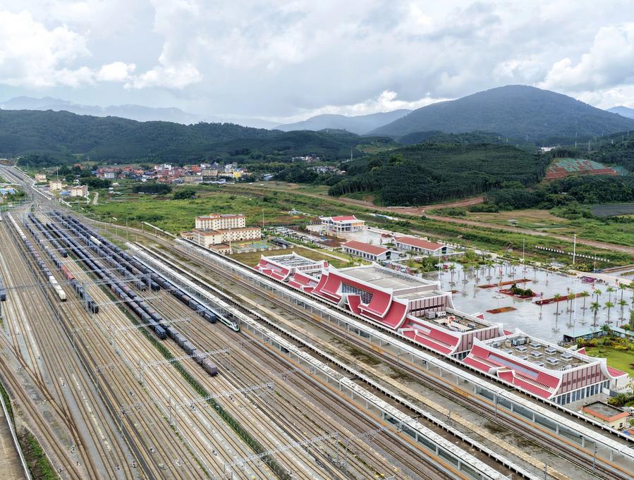 เปิดภาพรถไฟจีน-ลาว ต่อคิวขนส่งยาวสุดสายตา เปิดภาพรถไฟจีน-ลาว ต่อคิวขนส่งยาวสุดสายตา