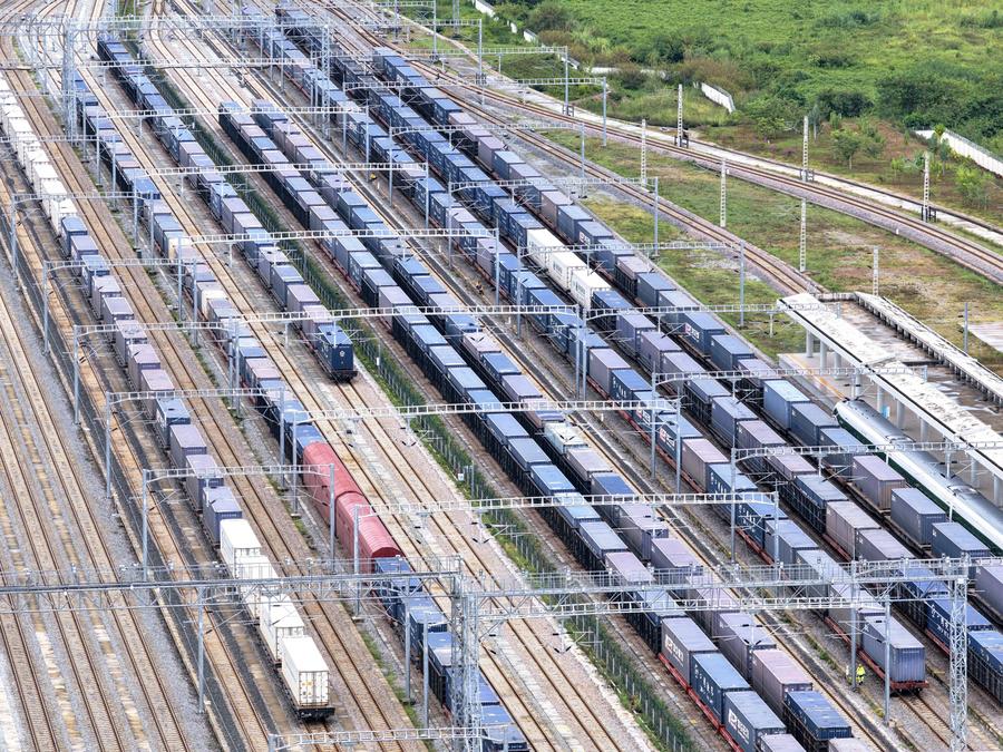 เปิดภาพรถไฟจีน-ลาว ต่อคิวขนส่งยาวสุดสายตา เปิดภาพรถไฟจีน-ลาว ต่อคิวขนส่งยาวสุดสายตา