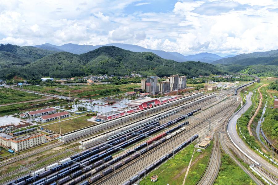 เปิดภาพรถไฟจีน-ลาว ต่อคิวขนส่งยาวสุดสายตา เปิดภาพรถไฟจีน-ลาว ต่อคิวขนส่งยาวสุดสายตา