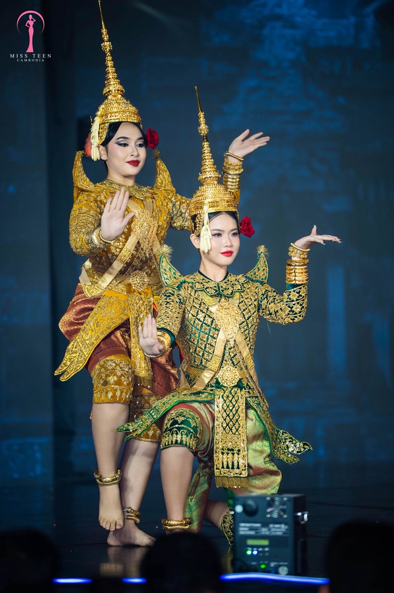 นางงามเขมรโชว์ฟ้อนรำพื้นเมือง แต่ชุดที่ใส่เหมือนก๊อปชุดโขนไทย