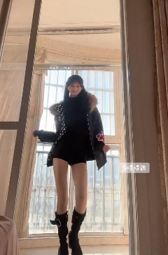 สาวน่ารักลุกออกไปเต้น เห็นขาถึงกับร้องโอ้โห