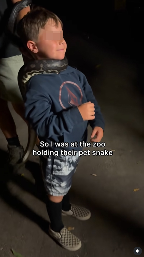 เล่นกับงู งูกัดหัว