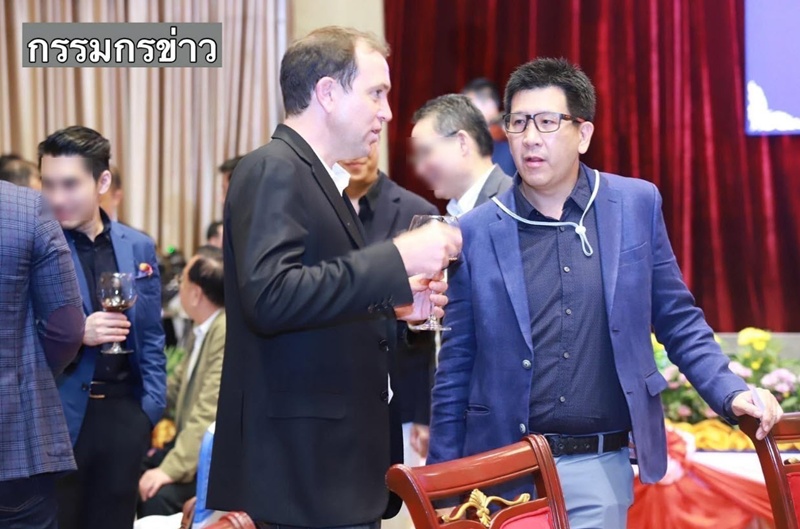 อนุทิน เอกนิติ แจงชัดดราม่าภาพร่วมเฟรมกับ เบน สมิธ ยันเป็นภาพเก่า อนุทิน เอกนิติ แจงชัดดราม่าภาพร่วมเฟรมกับ เบน สมิธ ยันเป็นภาพเก่า