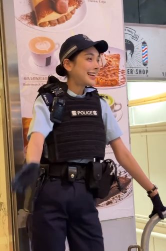 ตำรวจสาวหุ่นนางฟ้าราวนางแบบ