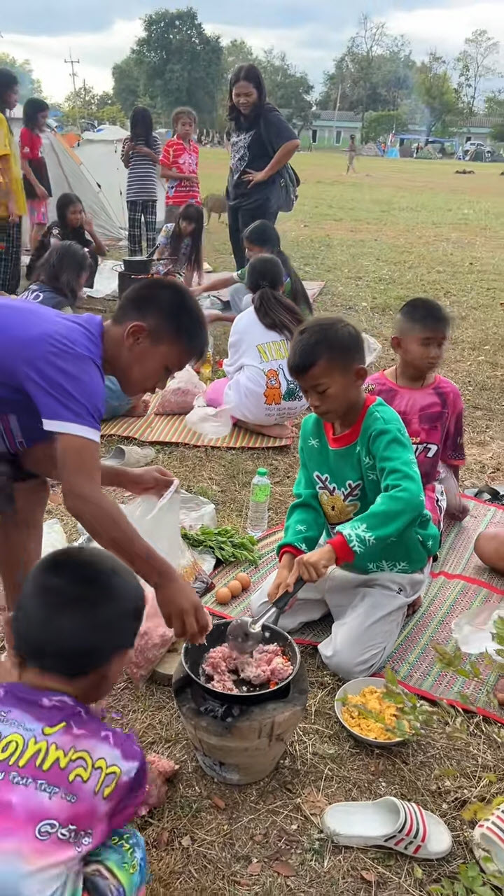 ไวรัลเด็กทำอาหารในค่ายลูกเสือ