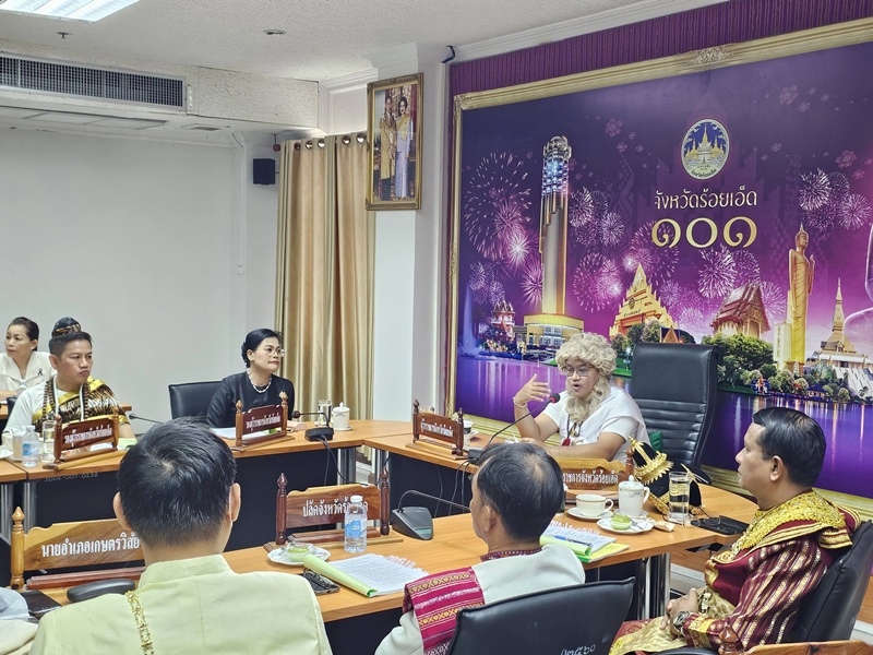 ผู้ว่าฯ ร้อยเอ็ดนำทีมข้าราชการแต่งธีมมหาเวสสันดรชาดก