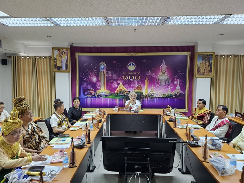 ผู้ว่าฯ ร้อยเอ็ดนำทีมข้าราชการแต่งธีมมหาเวสสันดรชาดก