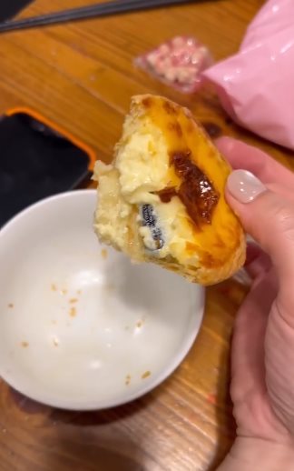 ทาร์ตไข่ร้านดังในไต้หวัน เจอถ่าน AAA ทั้งก้อน