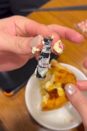 ทาร์ตไข่ร้านดังในไต้หวัน เจอถ่าน AAA ทั้งก้อน