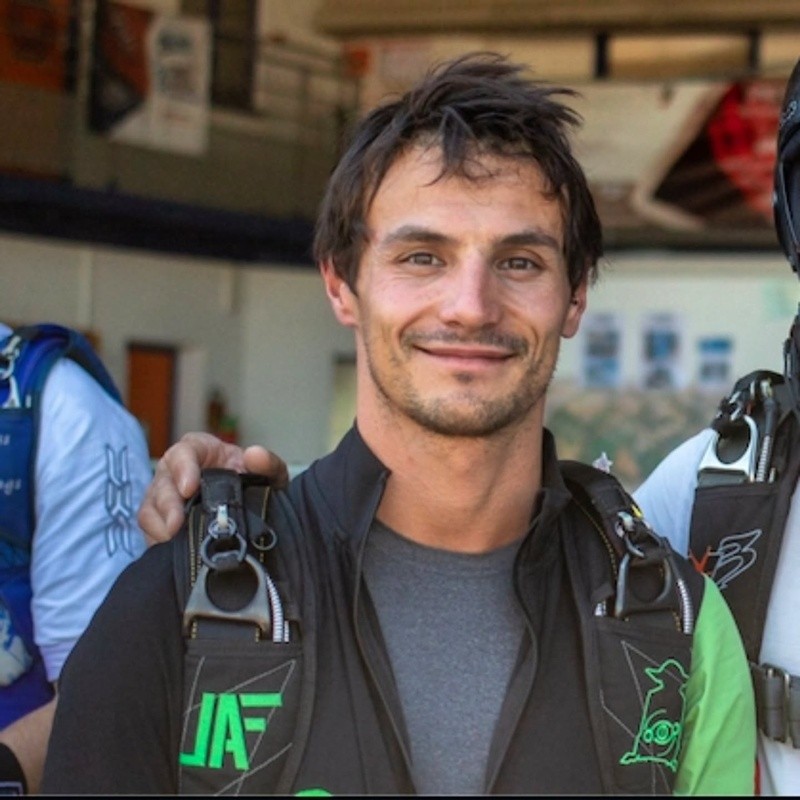 ปีแยร์ โวลนิค โหม่งพสุธาดับ