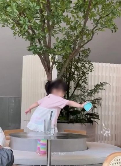 ลูกเล่นหินตกแต่งในร้านคาเฟ่