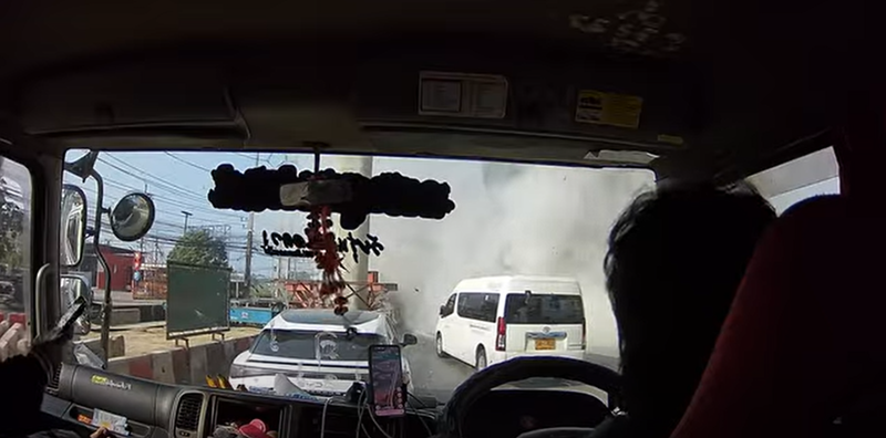 เครนถล่มพระราม 2