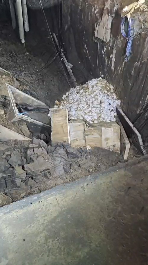 ผู้ว่าเผยสาเหตุ ทำไมโยนกระสอบทรายลงในถนนทรุด