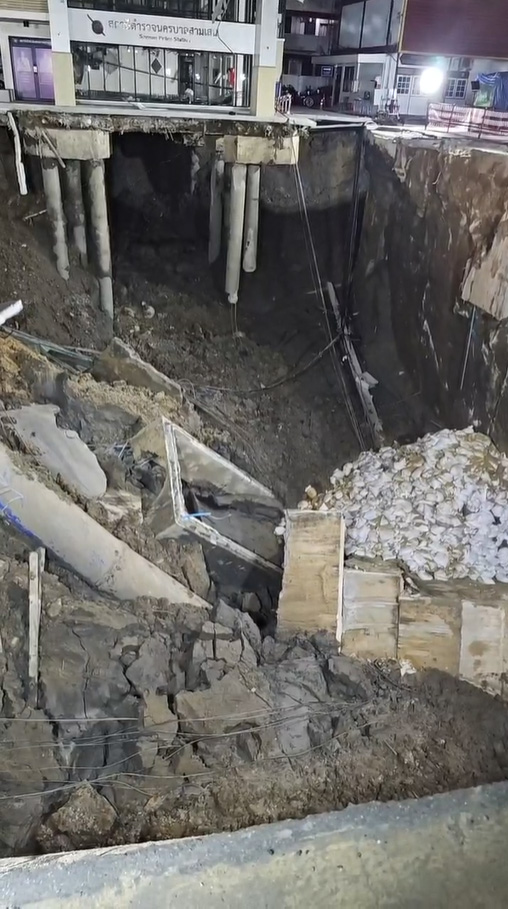 ผู้ว่าเผยสาเหตุ ทำไมโยนกระสอบทรายลงในถนนทรุด