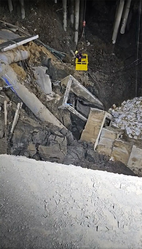 ผู้ว่าเผยสาเหตุ ทำไมโยนกระสอบทรายลงในถนนทรุด