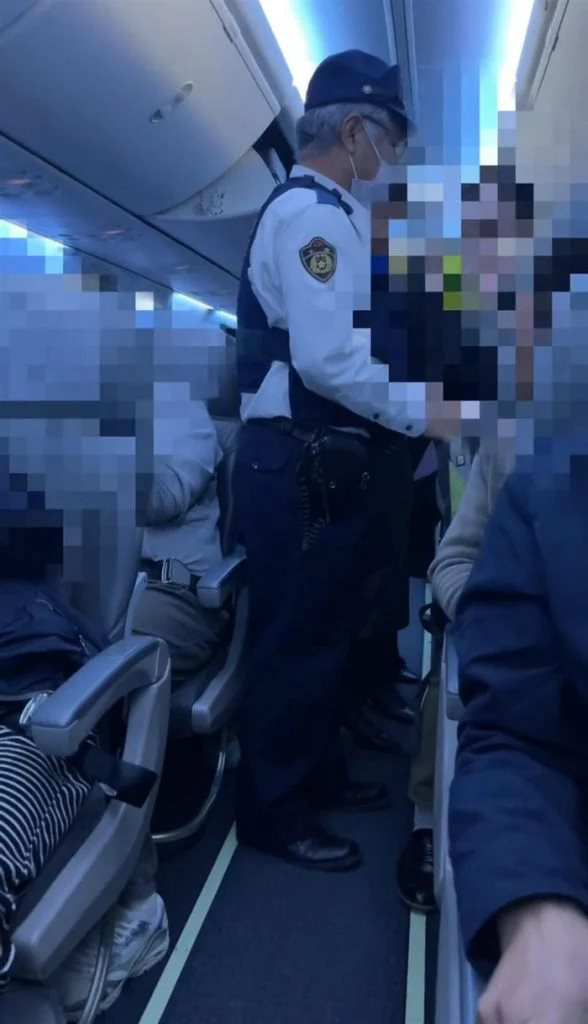 เที่ยวบินวุ่น ผดส. ชายโวยไม่ให้นั่งข้างแฟน เที่ยวบินวุ่น ผดส. ชายโวยไม่ให้นั่งข้างแฟน