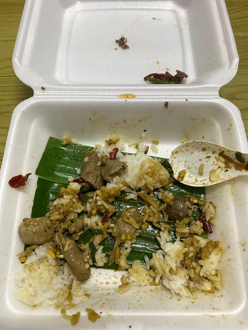 ช็อกเจอกิ้งกือในข้าวกล่อง งงเข้ามาได้ยังไง