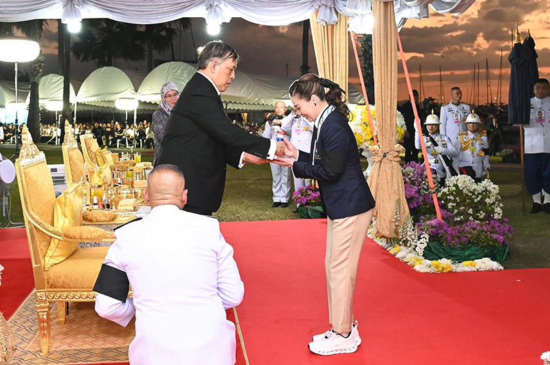 ในหลวง ราชินี