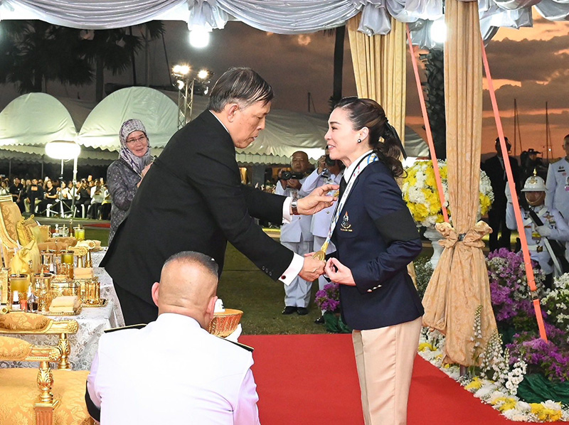 ในหลวง ราชินี