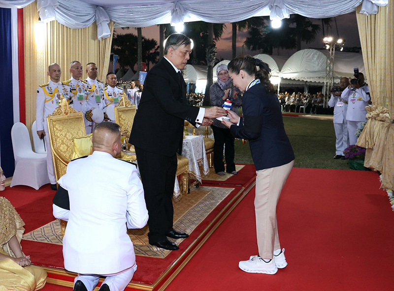 ในหลวง ราชินี