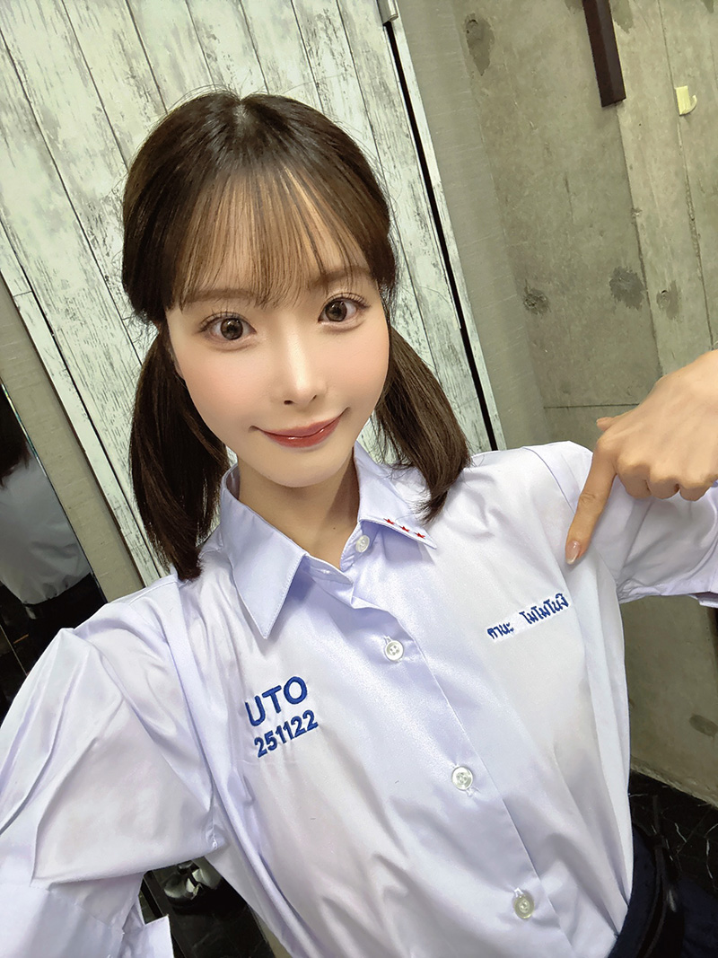 น้องคะน้า Kana Momonogi ดารา AV ในชุดนักเรียนไทย